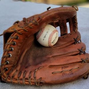 Wilson A3000 leather baseball glove and hardball